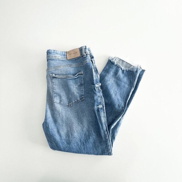 Zara Trafaluc Women's High Rise Distressed Raw Cut Off Hem Cropped Jeans Size 10 - Picture 1 of 10